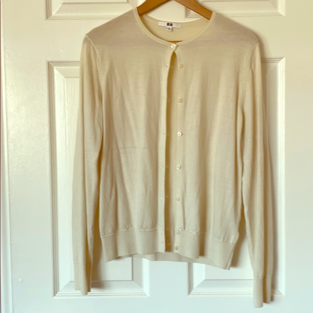 3/$20 Uniqlo Ivory Merino Wool Cardigan